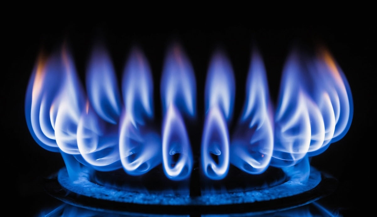 El aceite de oliva virgen extra un aliado natural para cuidar tu bienestar y encender la llama