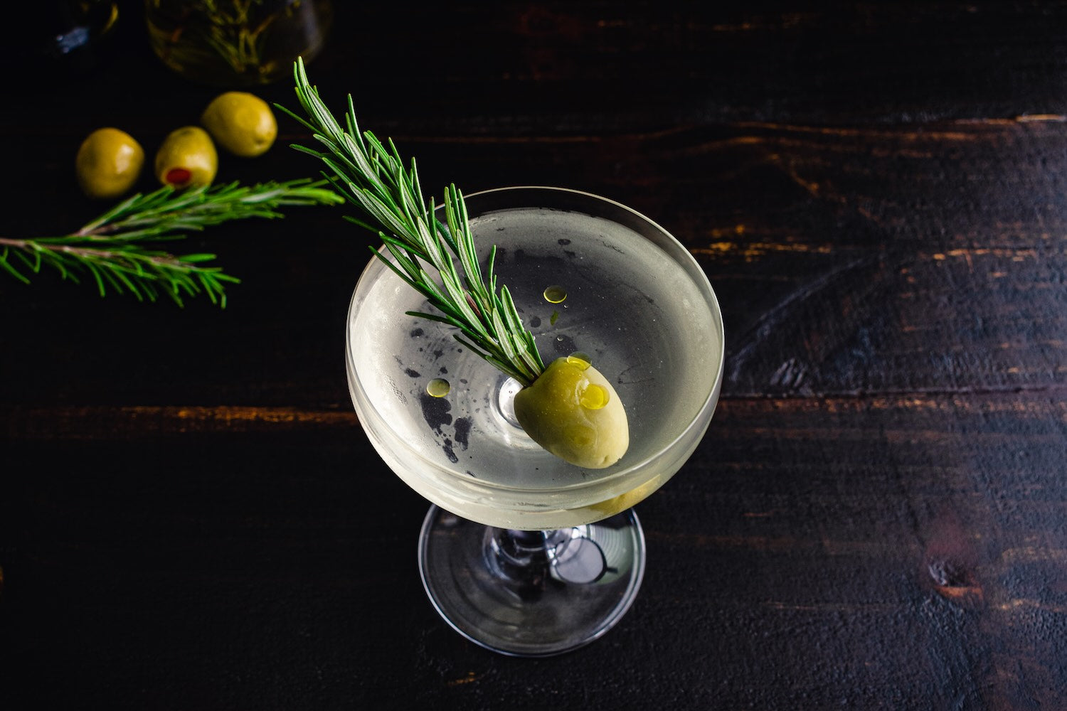 Añadir aceite de oliva virgen extra a tus cócteles. Recetas de bebidas con AOVE